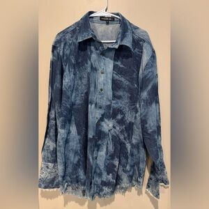 INTERNATIONAL LAUNDRY 
XL Blue Tie-Dye Button-Up Shirt